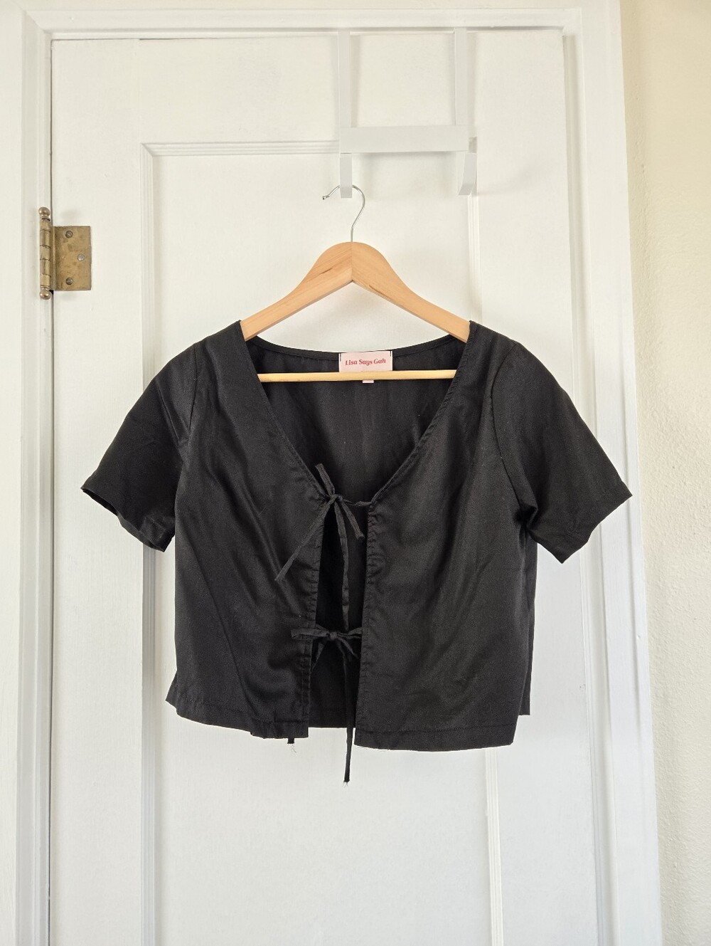 Lisa Says Gah Cropped Tie Front Top